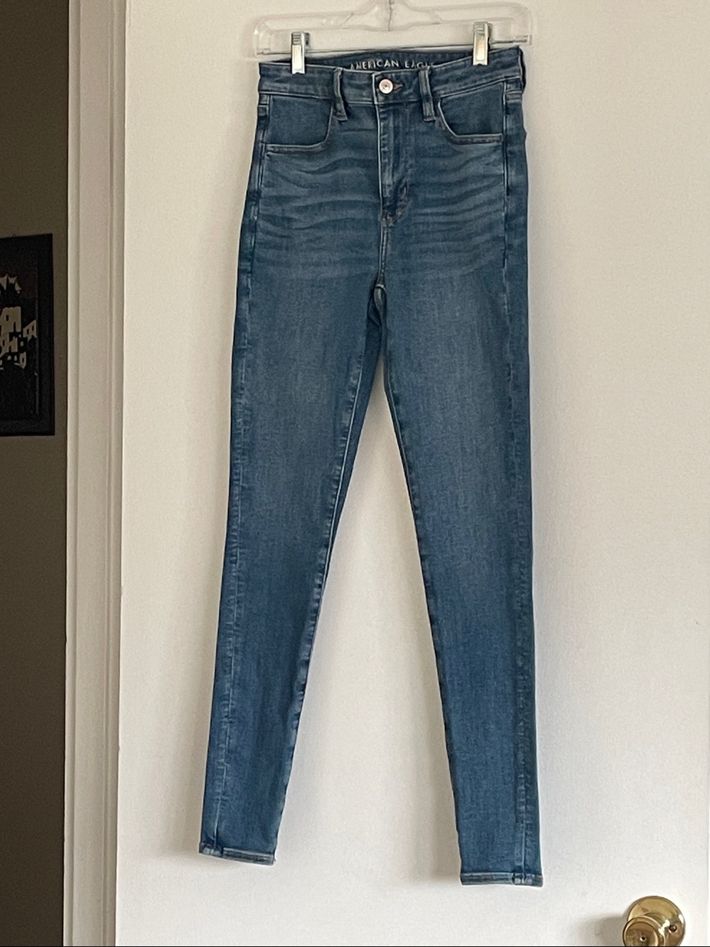 American Eagle Outfitters Straight-Leg Jeans in Medium Blue Wash